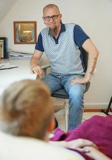 Veta Kietzmann in der EMDR- und Hypnosepraxis in Neumünster